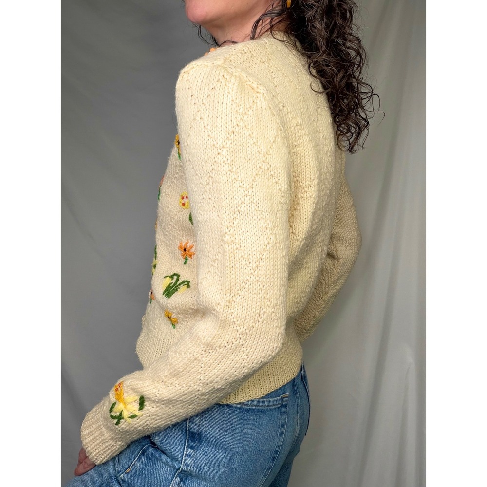 Vintage 50s Hand Knit Wool Floral Embroidered Cardigan Sweater Made in England - Picture 3 of 12